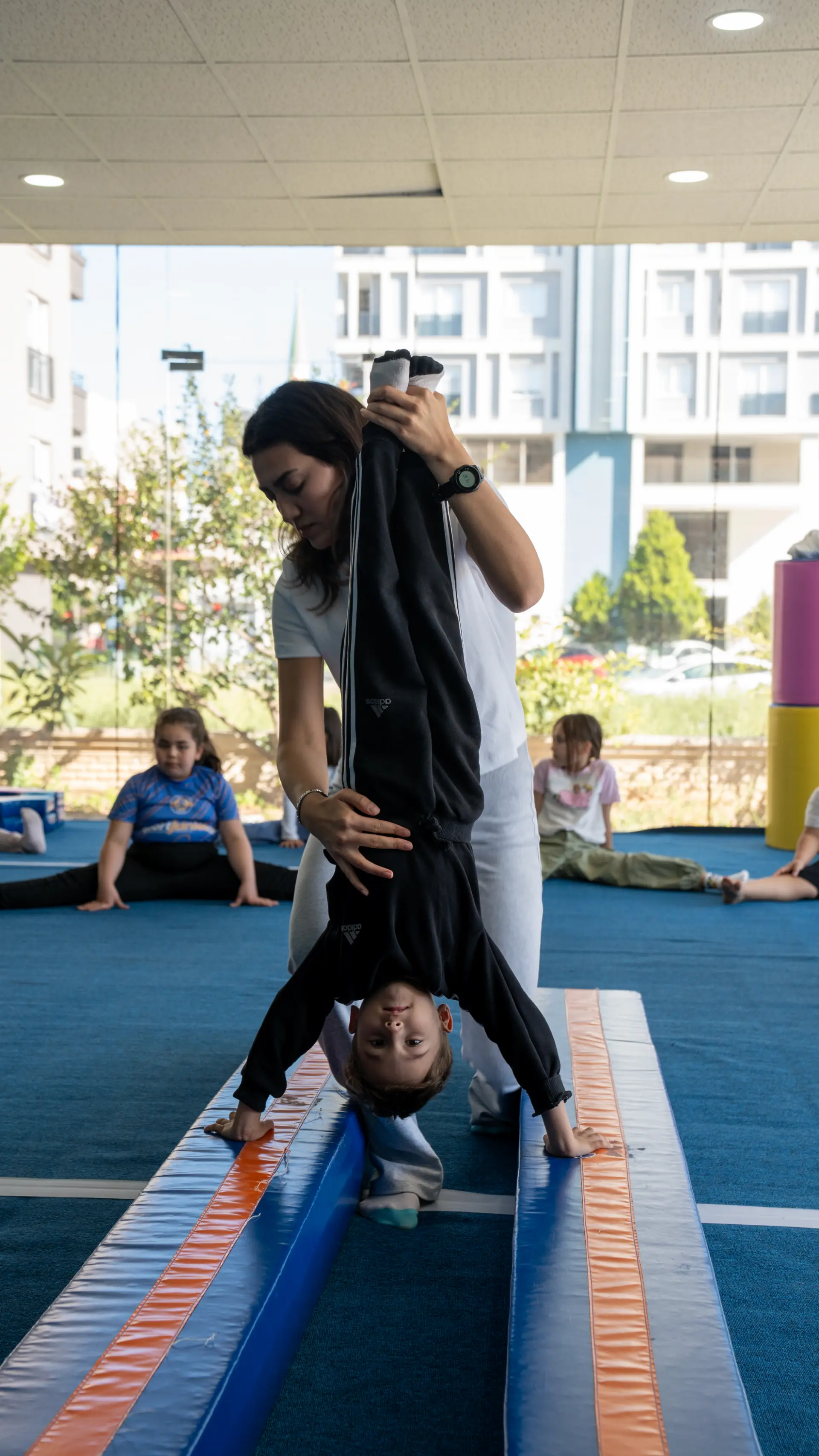 Sportjunior merkezinde eğitim alan çocuklar ve aileler